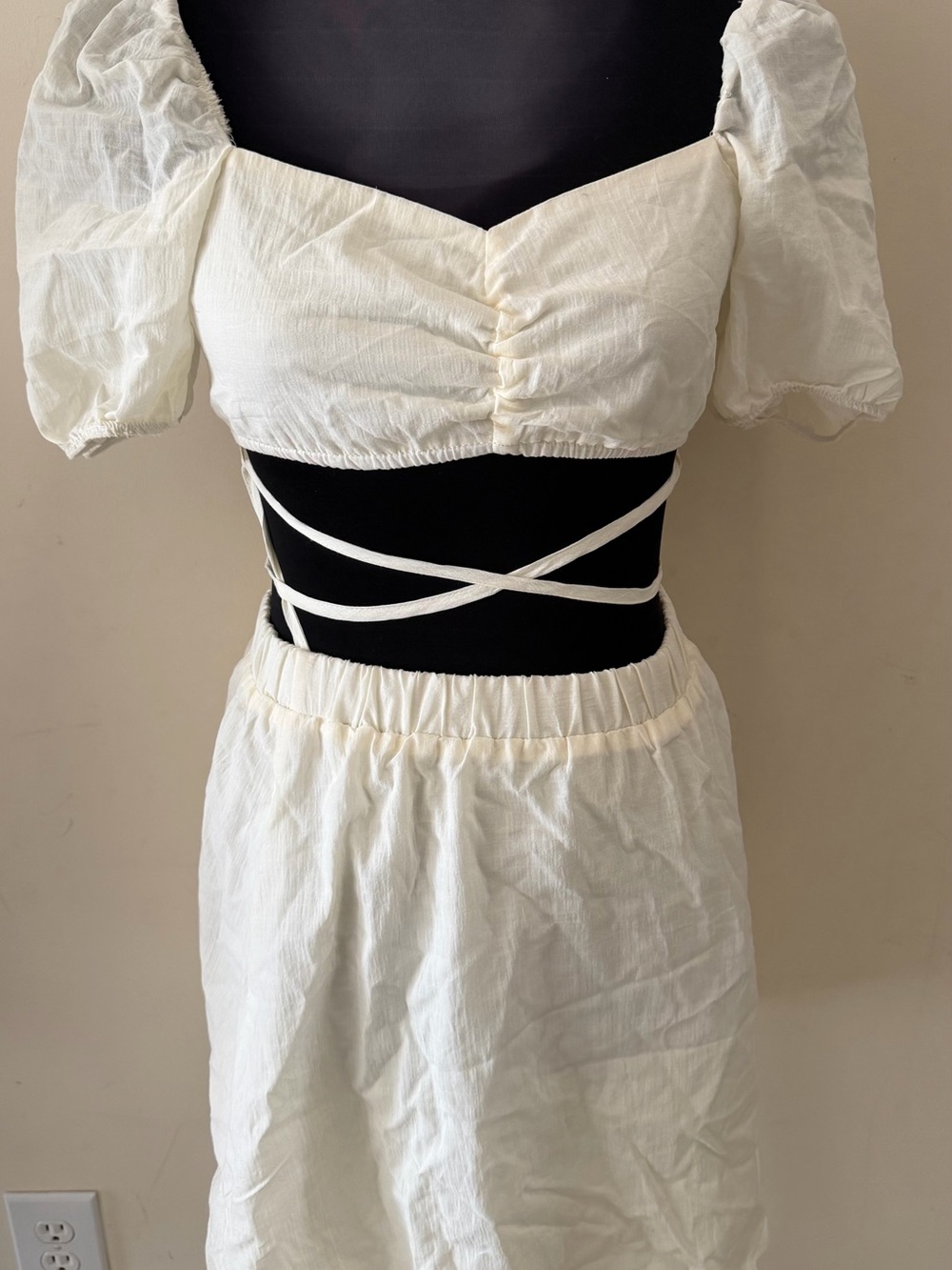 Cream Puff-Sleeve Two-Piece Skirt and Crop Top Set with Wrap Ties - Picture 4 of 5